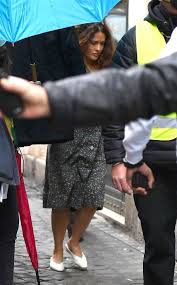 The film is directed by ridley scott, with a screenplay by becky johnston and roberto bentivegna. Salma Hayek As Pina Auriemma On Set Of The New Ridley Scott Movie House Of Gucci 04 22 2021 Celebmafia