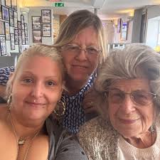 A beatiful color photo of The Everly Brothers