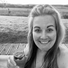 Anna Garland (@AnnaElizabeth25)