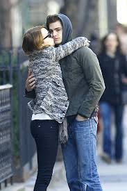 Who is emma stone in spider man? Emma Stone And Andrew Garfield Sharing A Kiss In New York Hawtcelebs