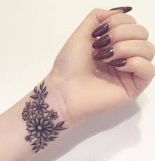 Tattoo maori ở cổ tay nhẹ nhàng nhưng vẫn tràn đầy sức hút. 50 Hinh XÄƒm Cá»• Tay Ä'áº¹p Nháº¥t