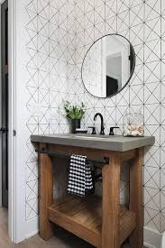 Banyo Panosundaki Pin