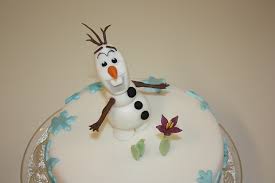 Sem dúvida alguma a festa do momento é frozen! Olaf Torte Lealu Sweets