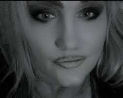 Laura Luster's Instagram, Twitter & Facebook