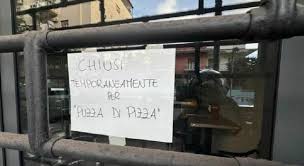 «Pizzeria chiusa per puzza» carabiniere dal gip per tentata violenza privata