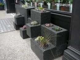 Con mucha creatividad y algunas ideas, puedes hacer que ese jardín desordenado y olvidado se llene de nuevo color. Idea Ladrillos 8 Bloques De Cemento Bloque De Hormigon Jardineras Exterior