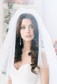 Brautfrisur hochzeitsfrisuren brautfrisuren mit schleier. Brautfrisuren Fur Lange Haare 60 Romantische Ideen