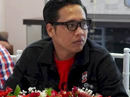 Selain tak melanjutkan kuliahnya, gofar hilman juga sempat bertahan satu bulan menjadi pns pada. 0k8blf3gdu2b8m