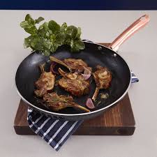 Chic Frying Pan Set With Non Stick Ceramic Inner Coating White And Rose Gold 2 Pieces Add Some Style To Fry Pan Set Rose Gold Kitchen Gold Home Accessories