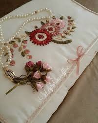 Pin De Fatmanur En Arana En 2020 Bordados En Cinta Trabajo De Cinta Bordado De Cinta De Seda