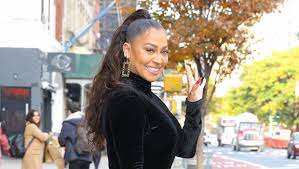 Anthony, 37, is looking to remain in the nba after another solid season with the trail blazers. La La Anthony Debuts Hair Makeover With Red Locks Hollywood Life