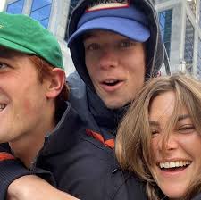 Kj apa announced on thursday, may 20 that his girlfriend clara berry is pregnant with their first child. Kj Apa Shares Rare Intimate Photo With His Girlfriend Clara Berry Girlfriend