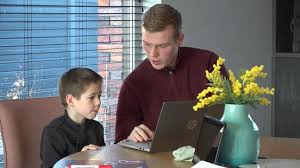 Ouders huren pabostudent in om kinderen thuis les te geven