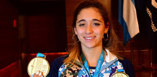 She won the olimpia de oro award to the best argentine sportsperson in 2017. Delfina Pignatiello Tricampeona Panamericana De Natacion Y Su Historica Actuacion En Imagenes Clarin Com