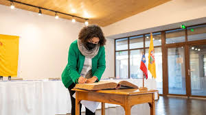Check spelling or type a new query. Lorena Olavarria Asume Como Alcaldesa De Melipilla Tambien Se Renovo El Concejo Municipal