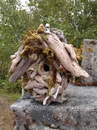 Pin By Jutta Winkler On Gardening Bird Houses Birdhouses Rustic Driftwood Birdhouse