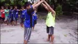 Jelaskan juga pentingnya pemecahan masalah itu dalam ruang lingkup yang lebih luas. Permainan Tradisional Di Indonesia Ular Naga Ayo Kita Lestarikan Youtube