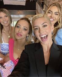 Lauren Carlton's Instagram, Twitter & Facebook