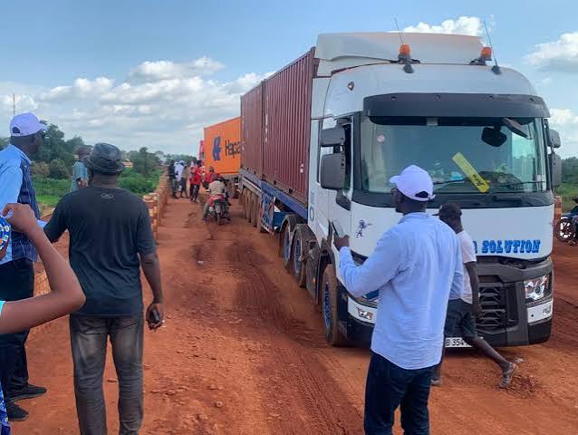 Camions de fret et logistique routière en Afrique de l'Ouest