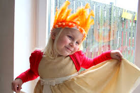 Het is van belang om het goed te begeleiden door middel van zinvolle activiteiten. Diy 3 X Kroontjes Knutselen Voor Koningsdag