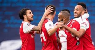 در دقیقه ۱۷ سوکراتیس پاپاستاتوپولوس پس از نبردی هوایی با جسی لینگارد، فرود بدی داشت و از ناحیه مچ پا آسیب دید؛ او در نهایت در دقیقه ۲۱ جای خود را به شکودران موستافی داد. Ø£Ø±Ø³ÙØ§Ù Ø¶Ø¯ ÙØ§Ù Ø³ÙØªÙ Ø£ÙØ¨Ø§ÙÙØ§ÙØ¬ ÙØ³Ø¬Ù ÙØ¬Ø¯Ø¯Ø§ ÙÙØ¶Ø¹ Ø¬ÙØ§Ø±Ø¯ÙÙÙØ§ ÙÙ ÙØ±Ø·Ø© ÙÙØ¯ÙÙ Ø§ÙÙÙÙ Ø§ÙØ³Ø§Ø¨Ø¹