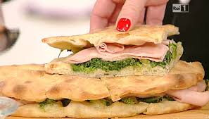 Pizza parigina alla fine non è proprio una vera e propria pizza. La Prova Del Cuoco Ricetta Pizza Farcita Con Cime Di Rapa E Mortadella Di Gabriele Bonci