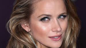 Les Frères Scott : mais à qui s'adresse la déclaration d'amour de Shantel  VanSanten ?