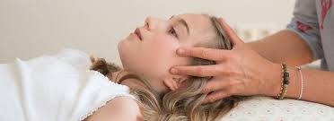 Zwar lösen berührungen, gerade am kopf. Osteopathie Plenk Osteopathie