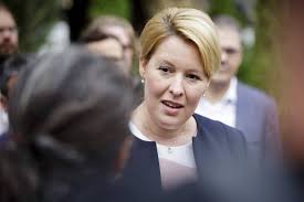 Francisca (germanice franziska) giffey (nata die 3 maii 1978 nomine franziska süllke francoforti ad oderam) rerum politicarum perita germanica factionis spd est. Familienministerin Franziska Giffey Uber Kitas Mobbing Und Ihren Besuch In Chemnitz Kolner Stadt Anzeiger