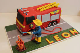 Feuerwehrauto Sam Torte Mit Kinderschokoladen Ganache Feuerwehrauto Kuchen Geburtstagstorte Kinder Feuerwehrauto