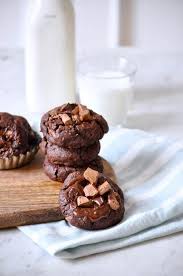 Fudgy Chocolate Brownie Cookies Cookies Tres Chocolat Comme Un Brownie Fudgy Chocolate Chocolate Recipes Chocolate Cookies