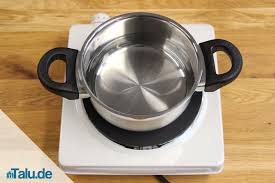 Um klumpen zu vermeiden wird eine kleine menge wasser und die stärke glatt verrührt und in das restliche wasser gegeben, wenn dieses kocht. Kleister Selber Machen Tapetenkleister Richtig Anruhren Talu De