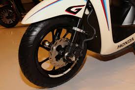 Pasalnya penjualan motor matic honda mampu mengalahkan yamaha dan suzuki yang menjadi rival terberatnya. Modifikasi Motor Honda Genio Inspiratif Galeri Foto