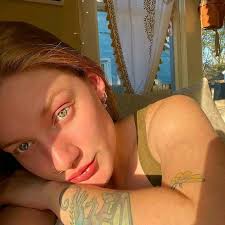 Hola hermanos me gustaría encontrar una persona para forjar un amor sincero  ..algo estable y con mucho respeto