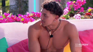 OMG, his butt: Ben from Love Island 2023 takes a shower in front of Zac and  Trent - OMG.BLOG