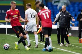 Manchester united look confident taking the attack to leeds. Rb4a7a7p3 K1um