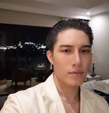 Born as la anh tu on april 16, 1950 in da lat, south vietnam, he was raised primarily in saigon. Tiá»ƒu Sá»­ Ca SÄ© Anh Tu The Voice Va Lyly Co Pháº£i NgÆ°á»i Yeu