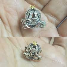 Descubre tus collares, aros, anillos, pulseras y charms favoritos a un solo click. Detalles Bellos Este Charm Pandora De La Cenicienta Carruaje Me Lo Regalo Mi Amiga Babtakie El Ano Pasado Para Mi Cump Diamond Earrings Geek Chic Earrings