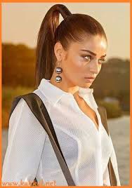 Farklı at kuyruğu modelleri için sonraki butonuna ya da fotoğrafların üzerine. Ayca Aysin Yuksek At Kuyrugu Sac Modeli Sac Modelleri Ve Renkleri