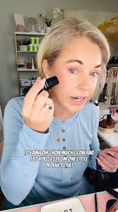 Do you feel clueless with makeup? Let me help give you confidence with my  simple solutions!! Say “CLUELESS” for the details