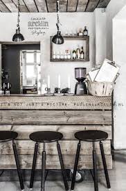 Deco Palette En Bois Pour Une Cuisine Retro Restaurant Interior Cafe Interior Restaurant Decor