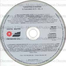 Cristina d'avena ha raggiunto un totale di 313 pubblicazioni e 743 brani, di cui 392 sigle (di cui 12 ancora inedite su supporto discografico e in streaming), suddivise a loro volta tra 371 sigle di cartoni animati, 12 sigle di telefilm e 9 sigle tv, più 41 remix, incisi dal suo debutto allo zecchino d'oro nel 1968. Omnia Cristina D Avena E I Tuoi Amici In Tv Vol 3 Cristina D Avena