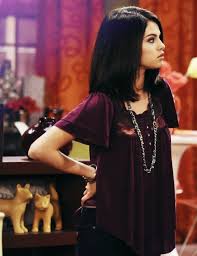 Selena Gomez As Alex Russo In Wizards Of Waverly Place Selena Gomez Outfits Selena Gomez Selena