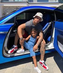Austin mcbroom predicts landslide win against bryce hall in youtube vs. Austin Mcbroom On Instagram Big Chillin With My First Born Elle Goat Ace Family Ace Family Wallpaper Daddy Daughter