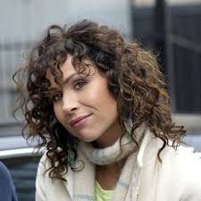 Minnie Driver Curly Hair With Bangs Hairstyles With Bangs Curly Hair Celebrities Curly Hair With Bangs