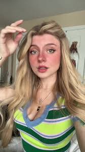 Maria Carson's Instagram, Twitter & Facebook