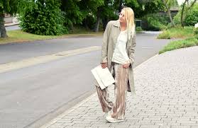 Schmale hosen passen große mädchen mit einer schlanken figur. Beige Richtig Kombinieren Die Besten Styling Tipps Und Outfits Die Edelfabrik Der U40 Blog Fur Mode Beauty Reise Und Lifestyle Fur Frauen Ab 30 Und Ab 40