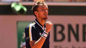 Daniil medvedev had four losses in four visits to roland garros before this year, but the world no. French Open 2021 Daniil Medvedev Mit Premierensieg In Runde Zwei Tennisnet Com