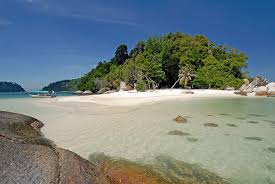Nipah bay beach is another famous beach at pangkor island which offers a stunning view on two small islands named pulau mentagor and pulau giam. 28 Tempat Menarik Di Pulau Pangkor 2021 Percutian Pantai Terbaik