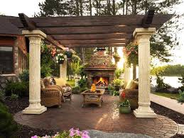 Kaminofen Im Garten Mit Gemutlichen Sitzbereichen Wohnen Im Freien Pergola Design Und Gartengestaltung